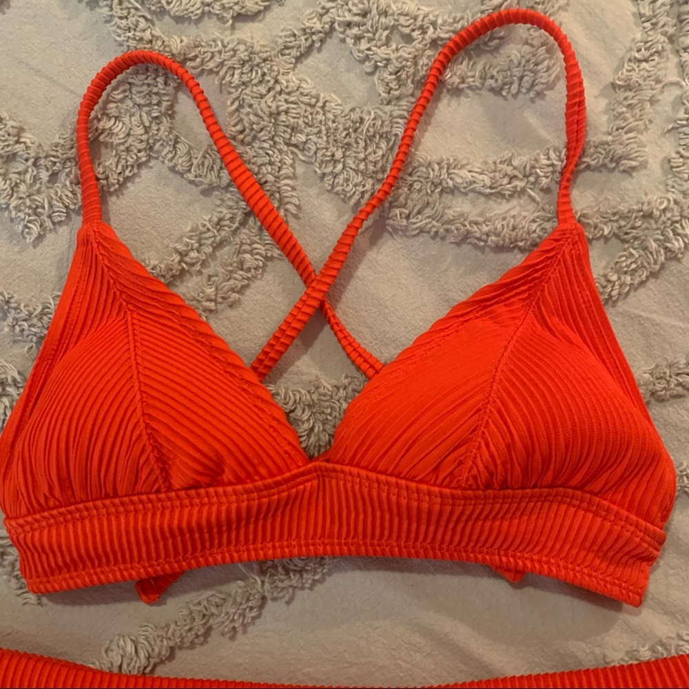 Red Bikini - Picture 6 of 6